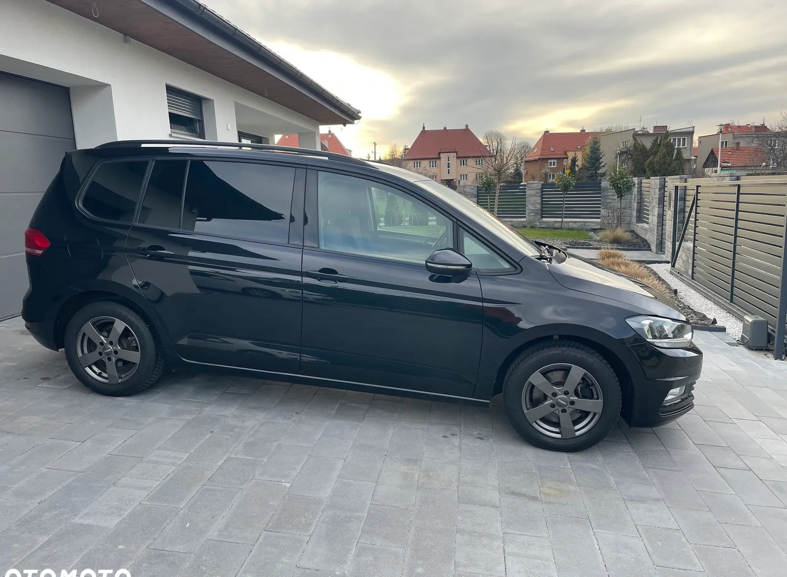 Volkswagen Touran cena 60900 przebieg: 106675, rok produkcji 2016 z Leszno małe 529